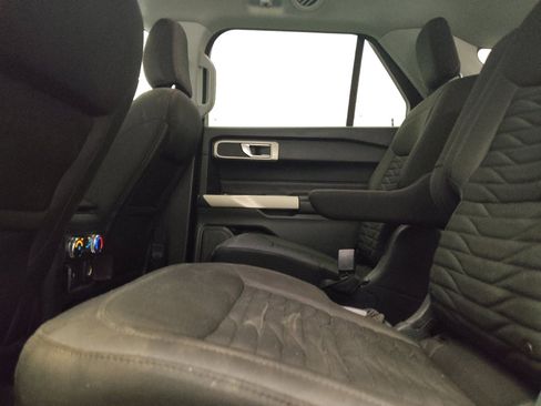 Used 2021 Ford Explorer XLT AWD/4WD image 18