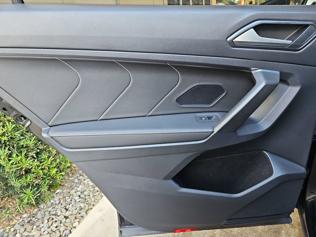 Used 2022 Volkswagen Tiguan SE FWD image 29