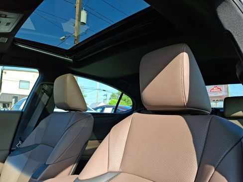 Used 2025 Lexus ES 350 w/ Premium Package image 25