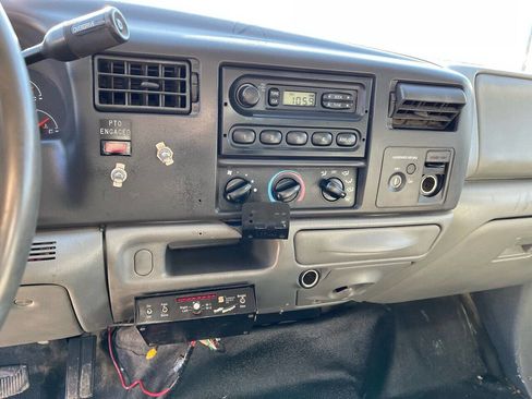Used 2002 Ford F450 2WD Regular Cab Super Duty image 18