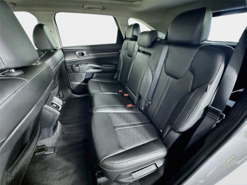 Certified 2025 Kia Sorento S w/ Panoramic Sunroof Package FWD image 23