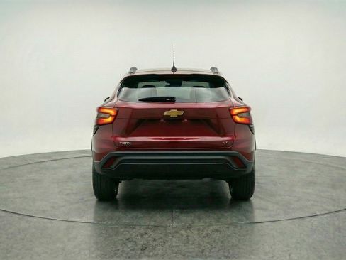 Used 2025 Chevrolet Trax LT w/ LT Convenience Package FWD image 7