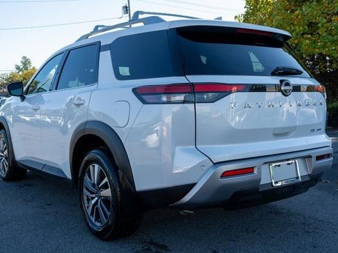Certified 2025 Nissan Pathfinder SL image 8