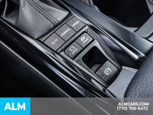 Used 2025 Toyota Camry SE image 46