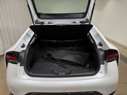 Used 2025 Toyota Prius XLE AWD/4WD image 11