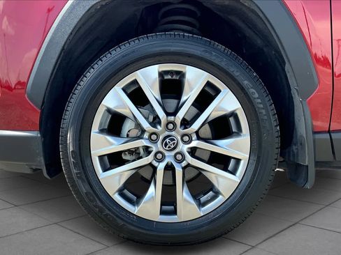 Used 2021 Toyota RAV4 XLE Premium FWD image 9