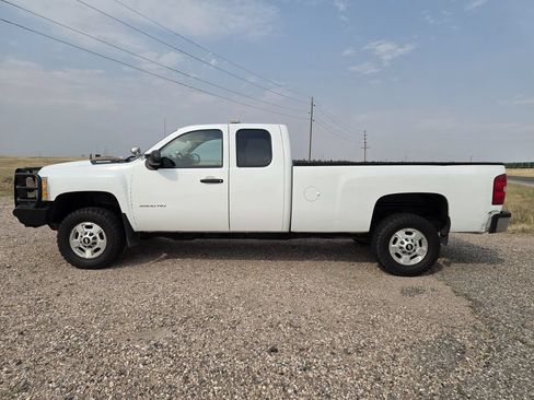 Used 2011 Chevrolet Silverado 2500 LT AWD/4WD image 2