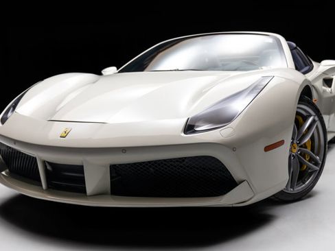 Used 2018 Ferrari 488 Spider image 18