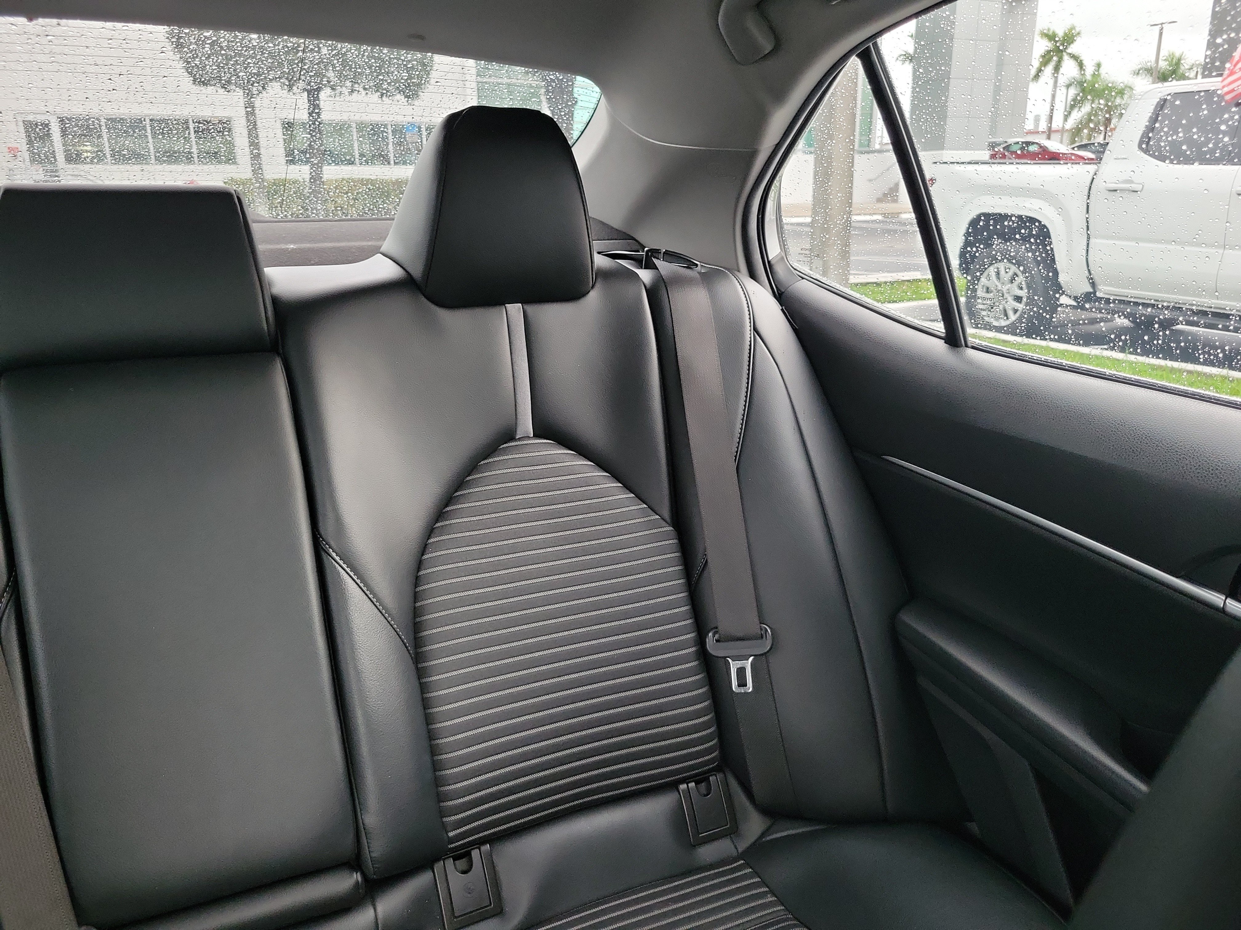 Used 2022 Toyota Camry SE FWD image 22