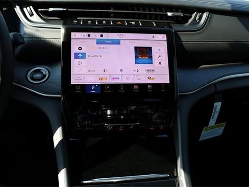 New 2025 Jeep Grand Cherokee Limited w/ Black Appearance Package image 22