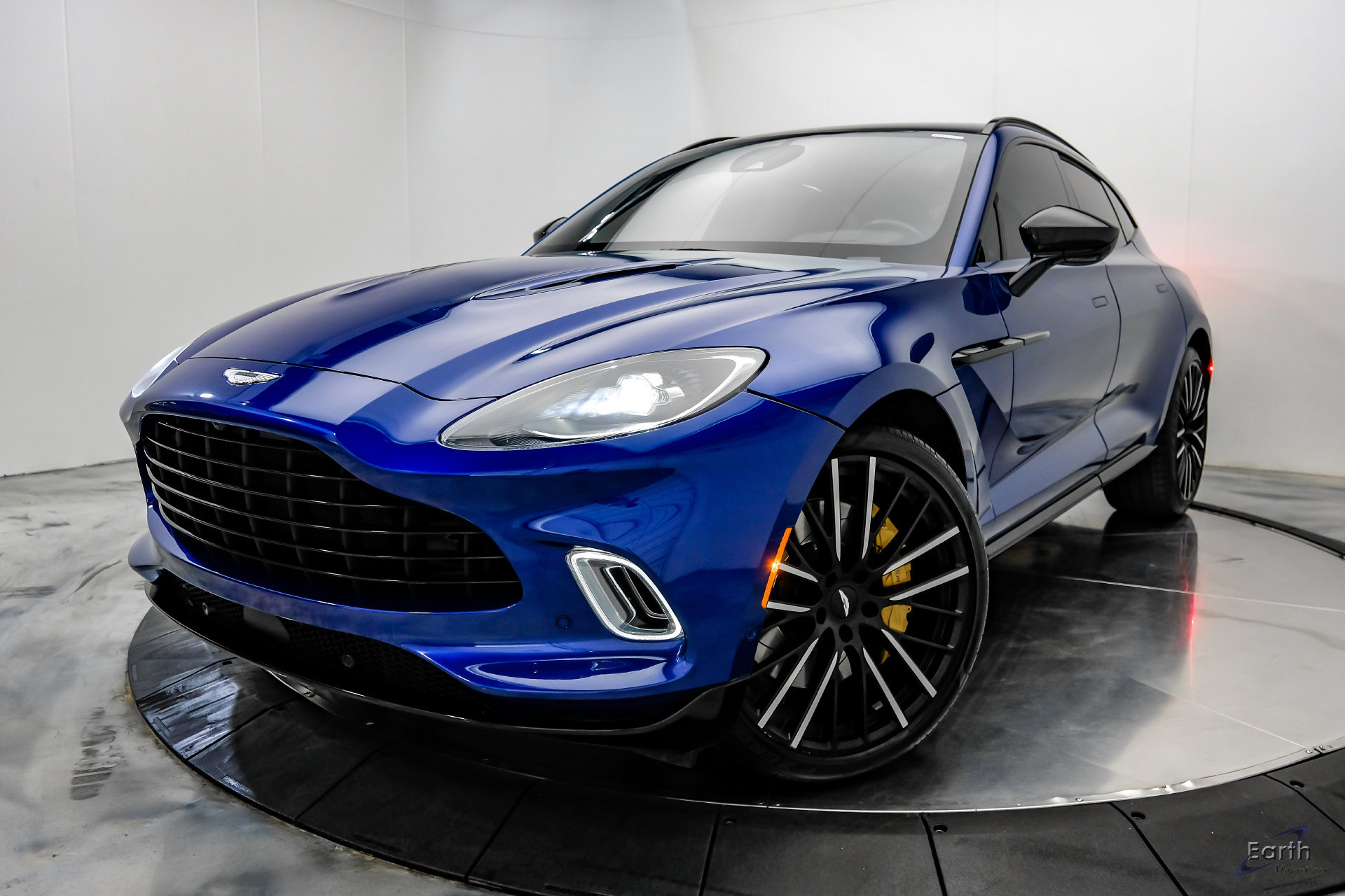 Used 2023 Aston Martin DBX AWD/4WD image 6
