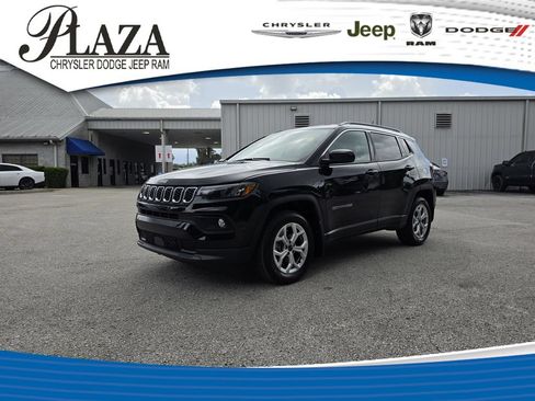 Certified 2025 Jeep Compass Latitude AWD/4WD image 1