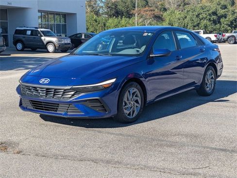 Used 2024 Hyundai Elantra SEL image 7