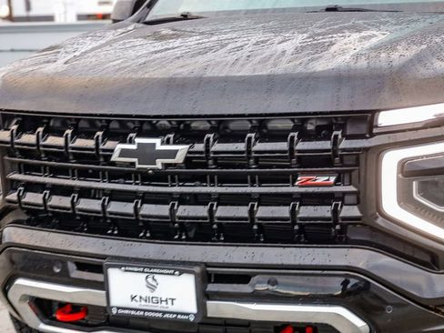 Used 2025 Chevrolet Tahoe Z71 AWD/4WD image 6