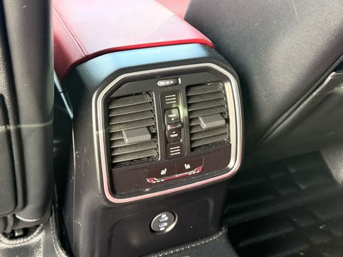 Used 2020 Porsche Macan AWD/4WD image 12