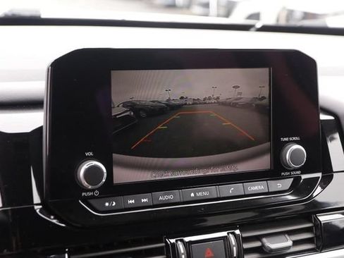 Certified 2025 Nissan Pathfinder SV FWD image 19