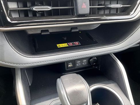 Used 2025 Toyota Highlander XLE AWD/4WD image 28
