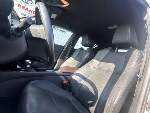 Used 2019 Toyota C-HR Limited FWD image 11