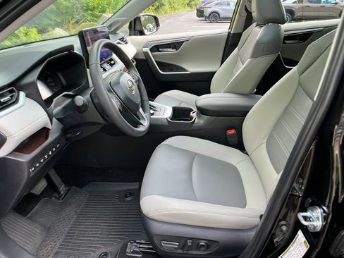 Certified 2025 Toyota RAV4 Limited w/ Advanced Technology Package AWD/4WD image 9