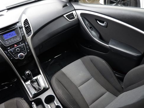 Used 2016 Hyundai Elantra GT FWD image 25