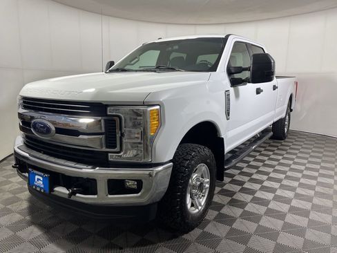 Used 2017 Ford F350 XLT w/ XLT Value Package AWD/4WD image 4