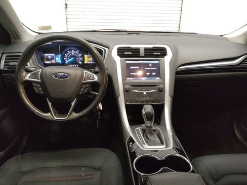 Used 2015 Ford Fusion SE image 22