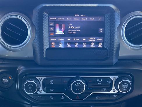 Used 2020 Jeep Gladiator Overland w/ Trailer Tow Package image 25