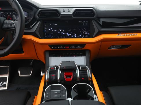 Used 2026 Lamborghini Urus SE AWD/4WD image 31