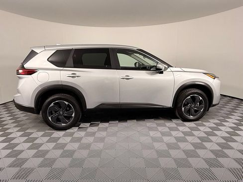 Used 2025 Nissan Rogue SV AWD/4WD image 11