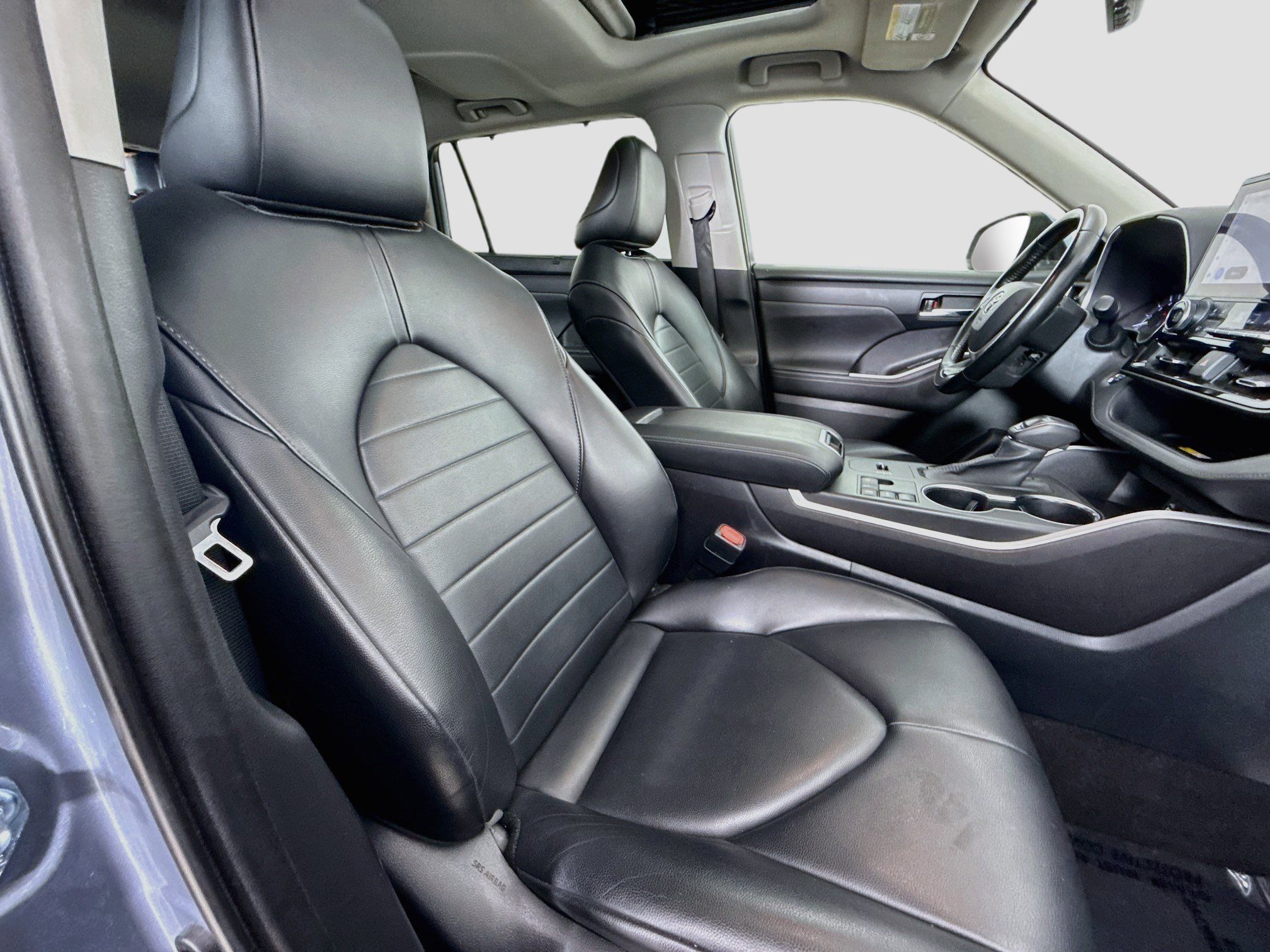Used 2023 Toyota Highlander XLE FWD image 30