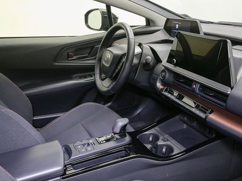 Used 2024 Toyota Prius Prime FWD image 18