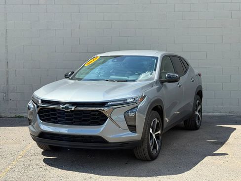 Used 2024 Chevrolet Trax RS w/ Driver Confidence Package FWD image 1