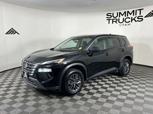 Used 2024 Nissan Rogue S AWD/4WD image 3