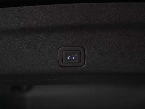 Used 2025 GMC Yukon Denali w/ Sun & Power Step Package AWD/4WD image 18