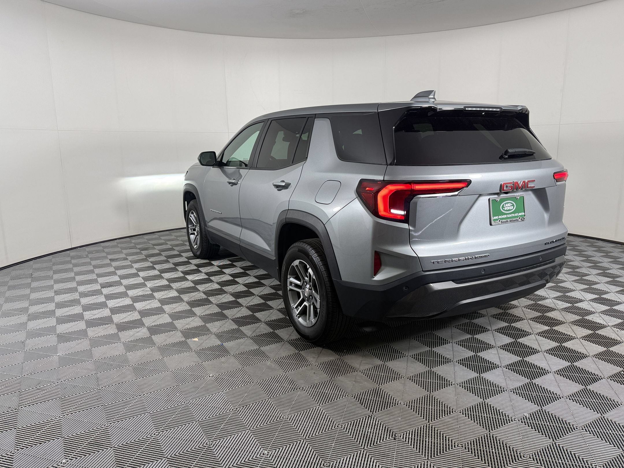 Used 2025 GMC Terrain Elevation AWD/4WD image 3