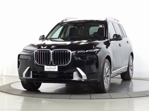 Used 2025 BMW X7 xDrive40i w/ Climate Comfort Package image 3