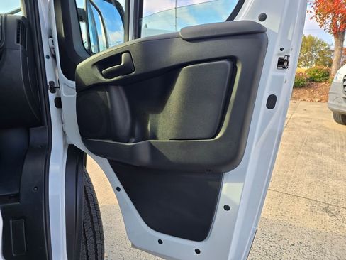 Used 2025 RAM ProMaster 2500 w/ Convenience Group image 38