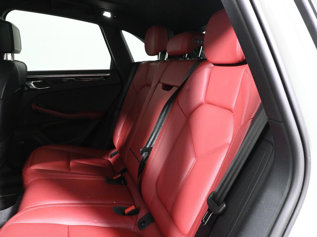 Used 2024 Porsche Macan AWD/4WD image 7