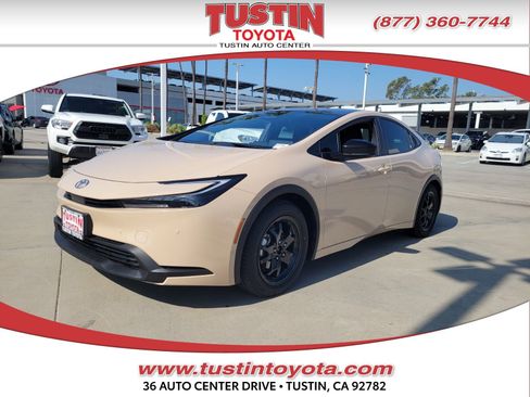 Used 2024 Toyota Prius LE image 1