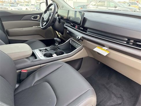 New 2026 Kia Carnival EX image 17