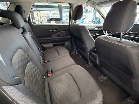 Used 2022 Nissan Pathfinder SV w/ SV Black Package image 17