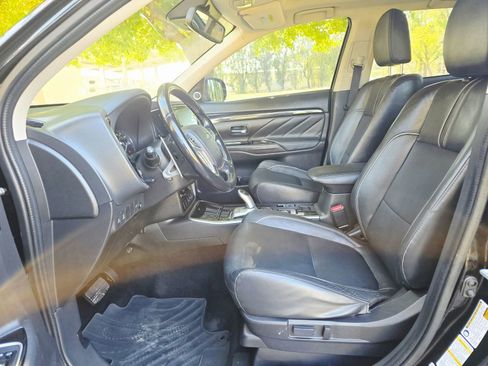 Used 2018 Mitsubishi Outlander SEL image 11