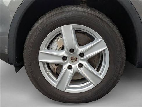 Used 2013 Porsche Cayenne S image 25