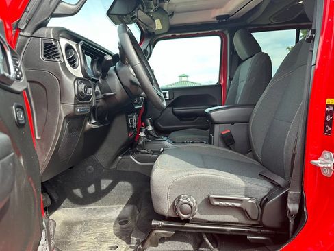 Used 2024 Jeep Wrangler Unlimited AWD/4WD image 12