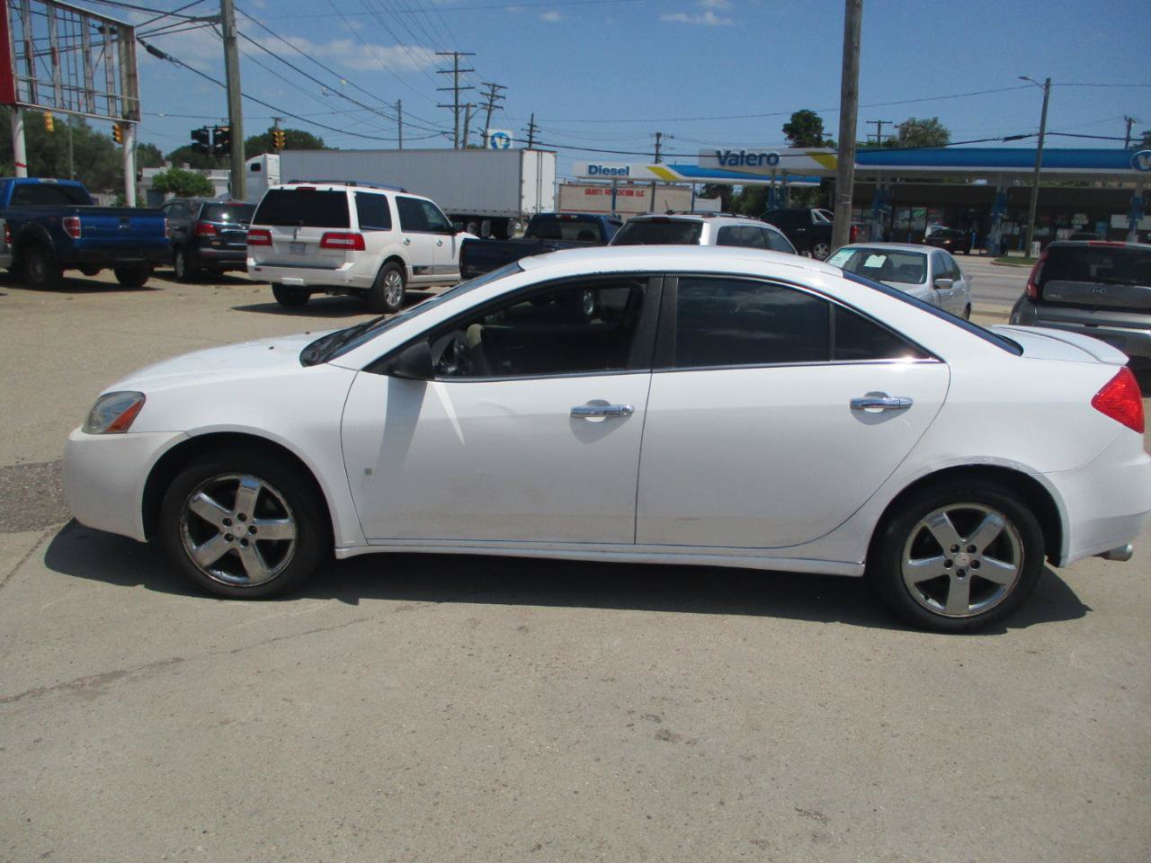 Used 2009 Pontiac G6 Sedan w/ Sport Package 2 FWD image 4