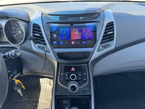 Used 2015 Hyundai Elantra SE image 16