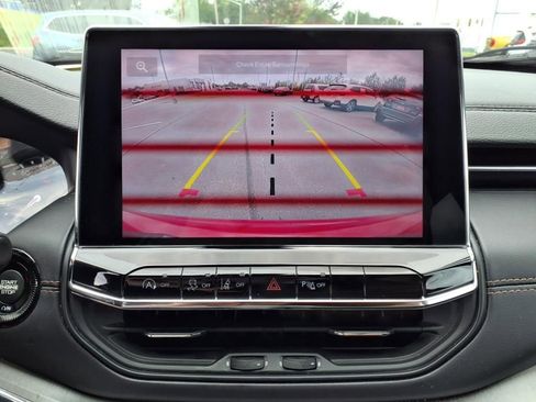 Used 2022 Jeep Compass Limited image 11