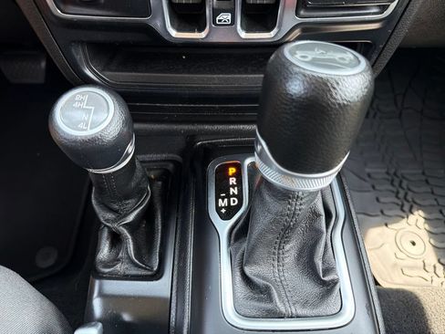 Used 2019 Jeep Wrangler Unlimited Sport S AWD/4WD image 34
