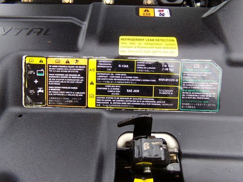 Used 2001 Lincoln Continental image 90