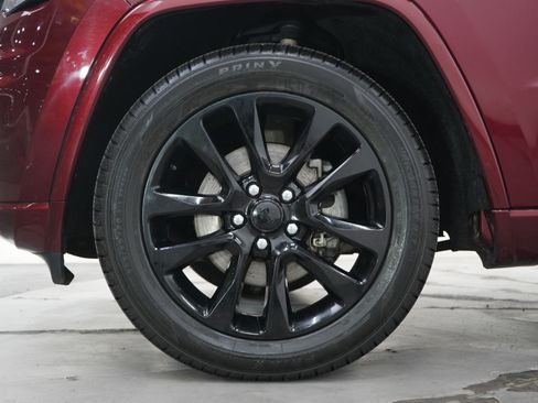 Used 2019 Jeep Grand Cherokee Altitude image 29